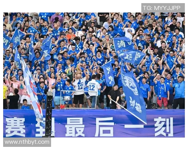 女球迷制造“决战紫禁之巅”帽子观赛苏超：融入了每个参赛城市的文明元素